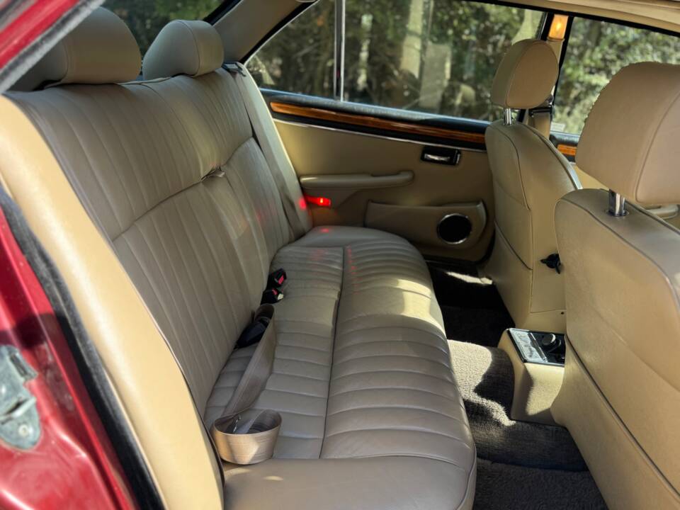 Immagine 22/41 di Jaguar XJ 12 (1990)