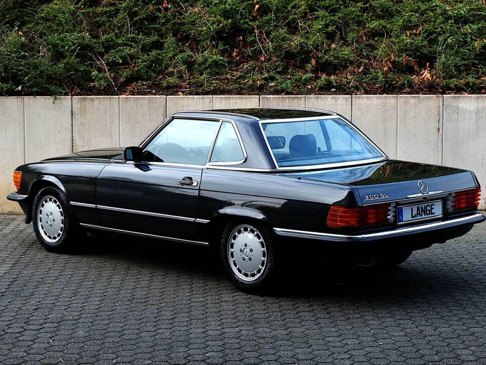 Immagine 10/43 di Mercedes-Benz 300 SL (1987)