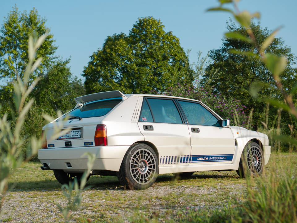 Image 5/21 of Lancia Delta HF Integrale Evoluzione II &quot;La Perla&quot; (1994)