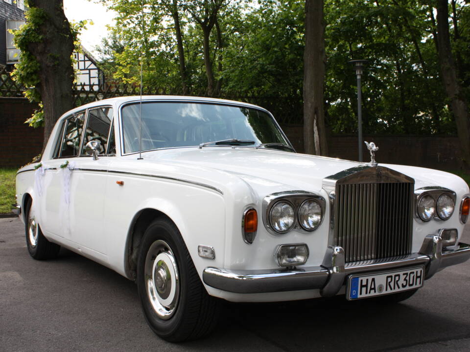Image 4/10 of Rolls-Royce Silver Shadow I (1974)