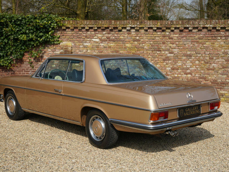Image 30/50 of Mercedes-Benz 250 CE (1972)