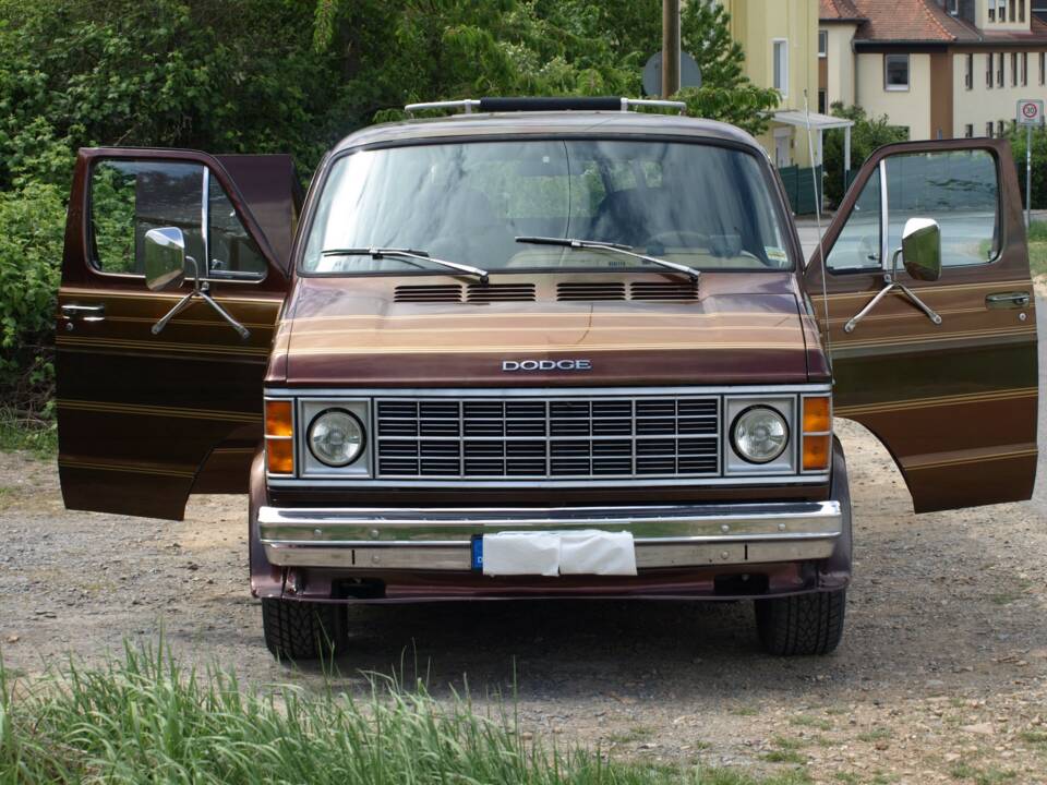 Immagine 85/143 di Dodge B 200 Sportsman (1978)