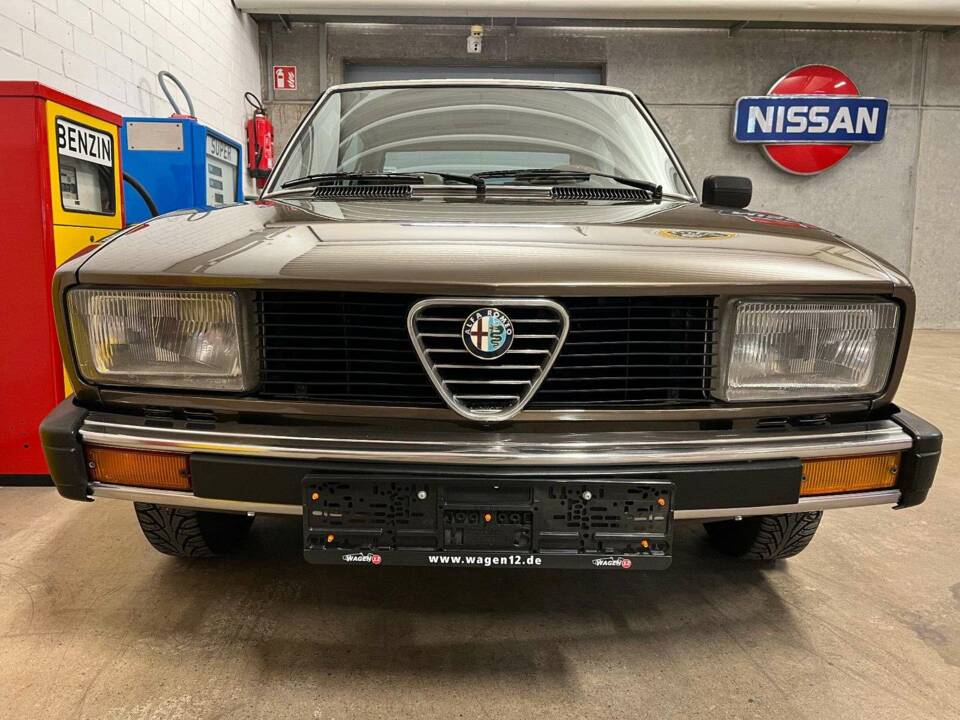 Bild 3/18 von Alfa Romeo Alfetta 2.0 (1982)