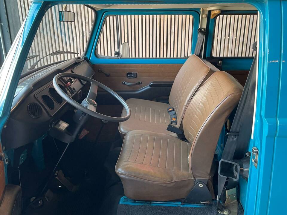 Immagine 43/47 di Volkswagen T2b Kleinbus (1977)