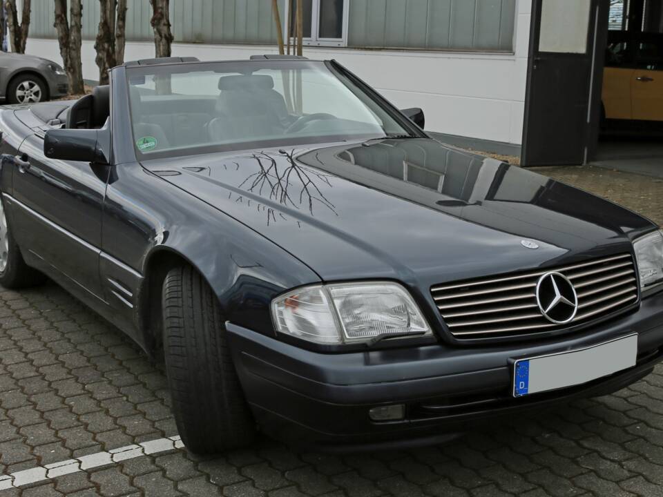 Immagine 1/17 di Mercedes-Benz SL 280 (1995)