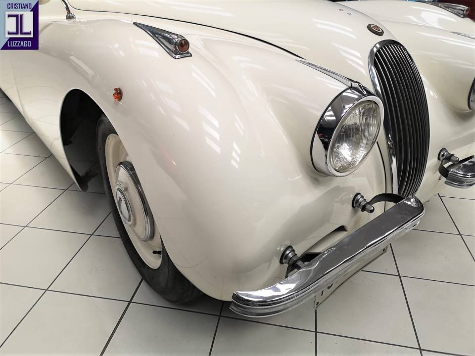 Image 10/25 of Jaguar XK 120 OTS (1951)