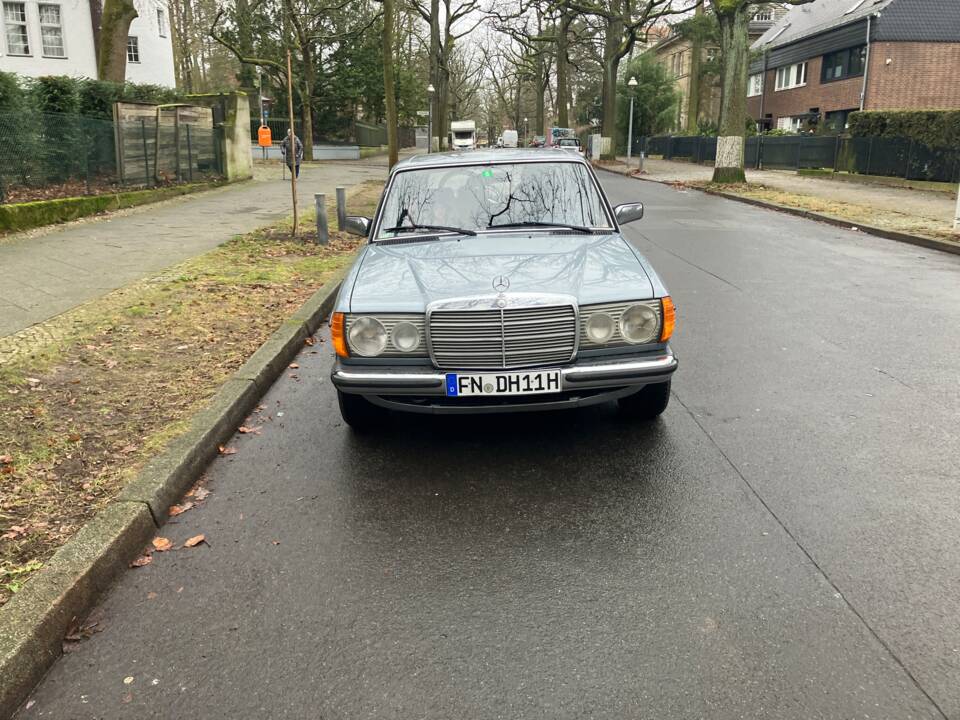 Image 11/13 de Mercedes-Benz 230 T (1980)