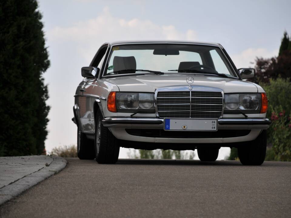 Bild 8/28 von Mercedes-Benz 230 C (1980)