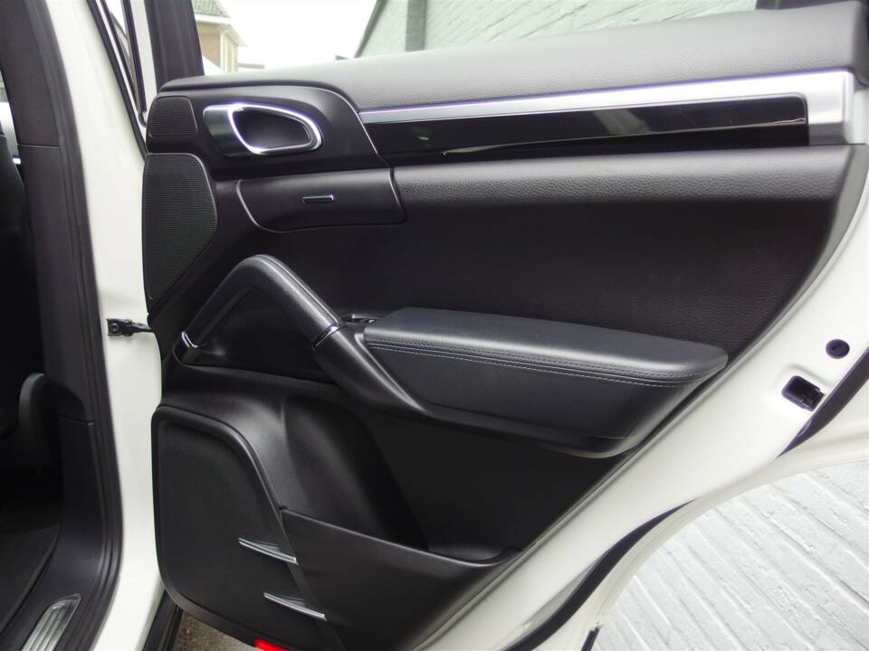 Bild 79/99 von Porsche Cayenne S (2010)