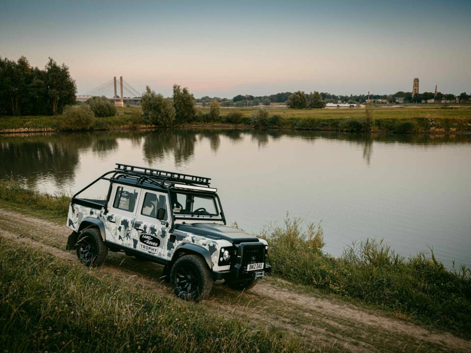 Bild 14/42 von Land Rover Defender Works V8 Trophy (2012)
