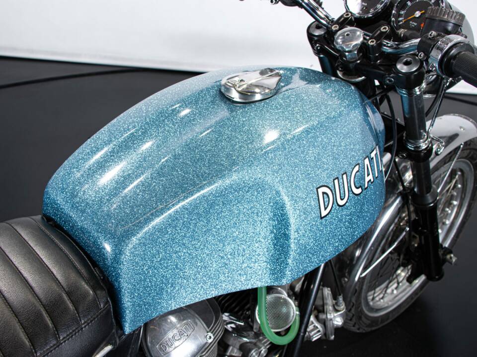 Image 48/50 of Ducati 750 GT (1972)