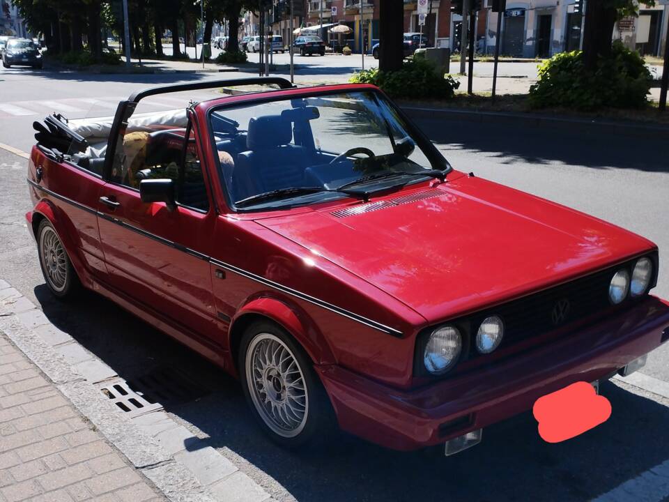 Image 1/55 de Volkswagen Golf Mk I Convertible 1.6 (1990)