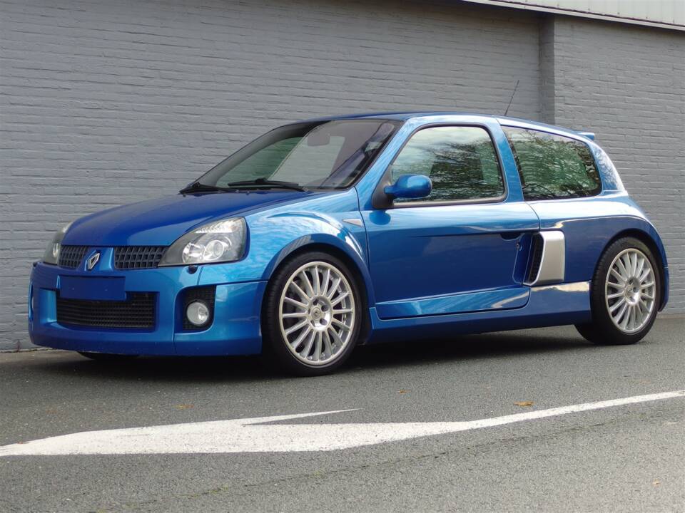 Imagen 4/100 de Renault Clio II V6 (2004)