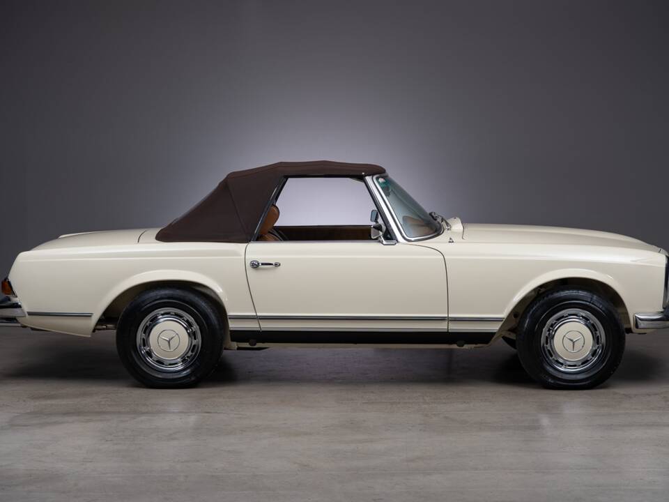 Image 10/41 of Mercedes-Benz 280 SL (1969)