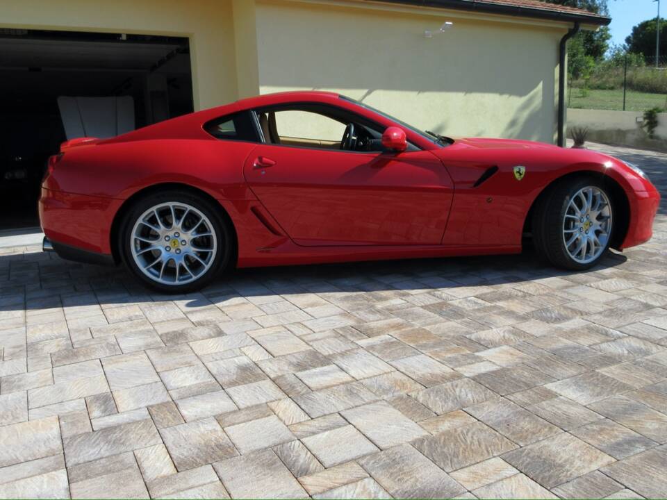Image 6/33 de Ferrari 599 GTB Fiorano (2008)