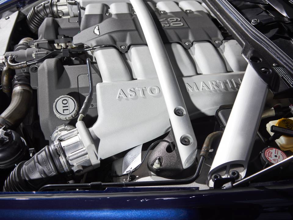 Aston Martin DB 9 - Motor