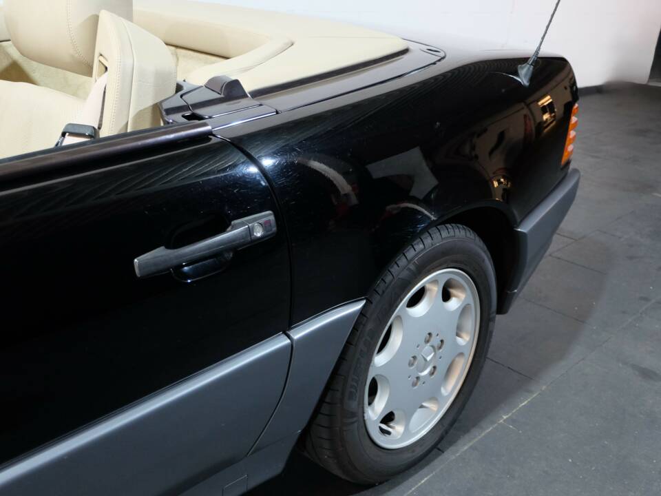 Image 24/26 of Mercedes-Benz 500 SL (1991)