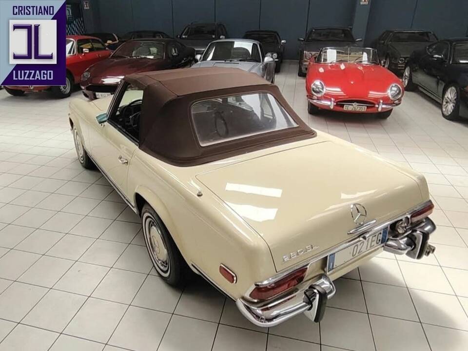 Image 6/58 of Mercedes-Benz 280 SL (1969)