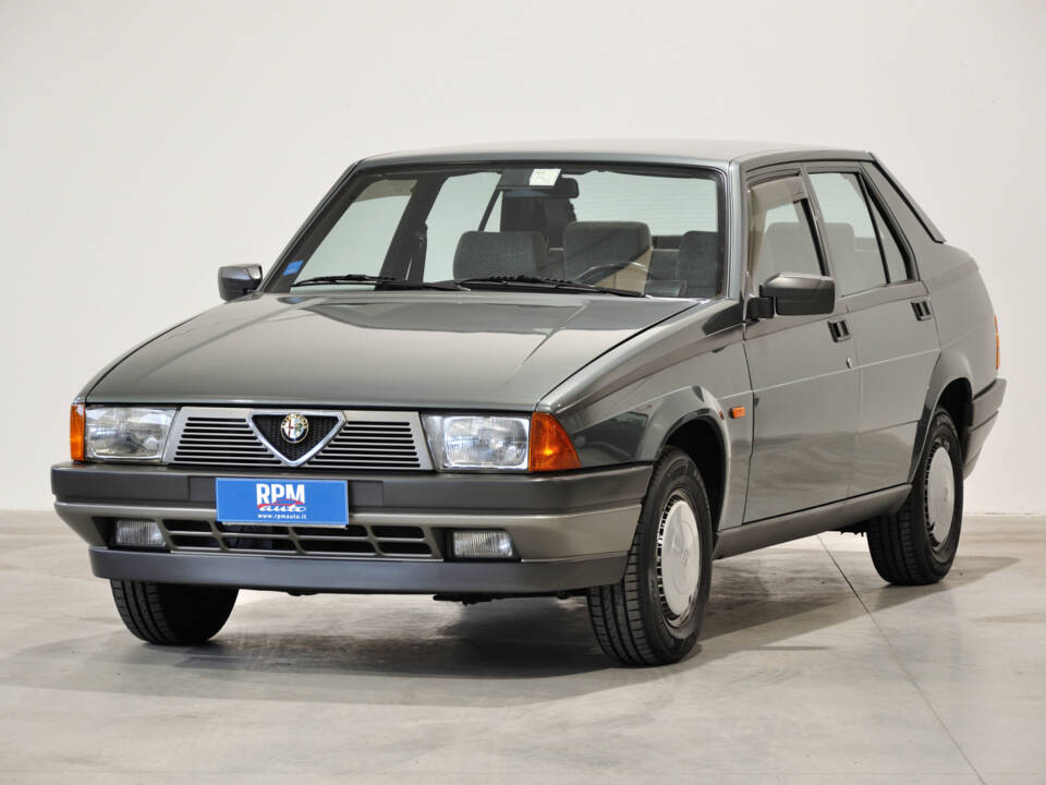 Bild 2/29 von Alfa Romeo 75 1.6 (1987)