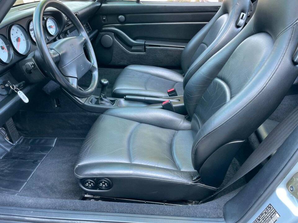 Image 13/19 of Porsche 911 Carrera (1995)