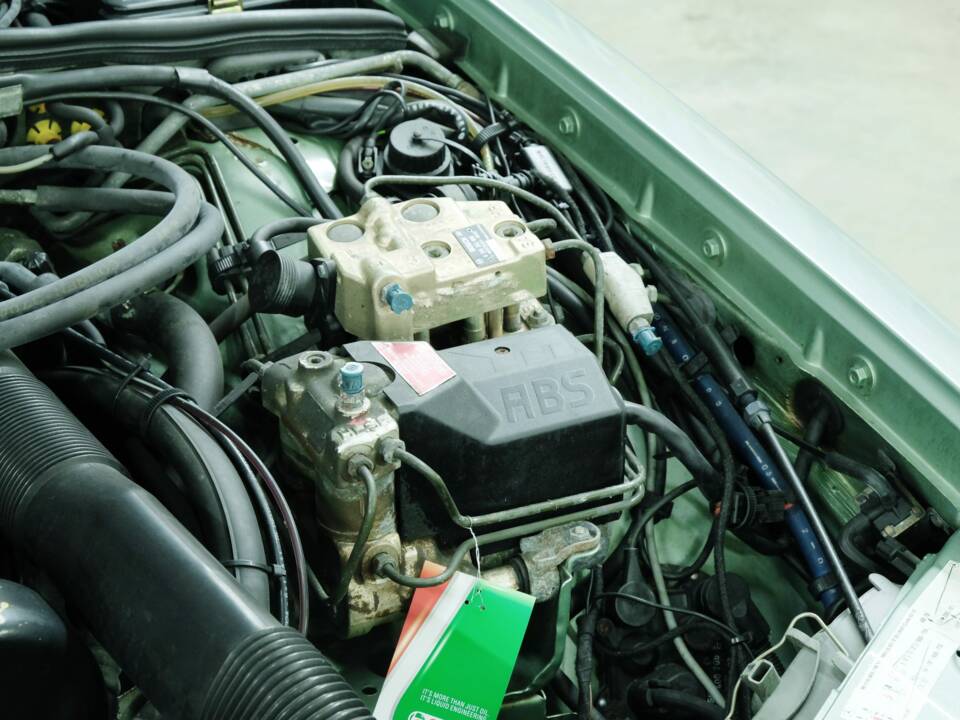 Bild 22/50 von Mercedes-Benz 500 SEC (1988)
