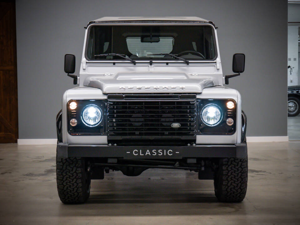 Immagine 4/36 di Land Rover Defender 90 Works V8 &quot;70th Edition&quot; (2015)