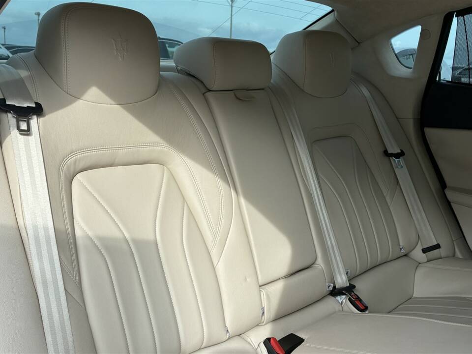 Image 33/53 of Maserati Quattroporte GTS (2013)