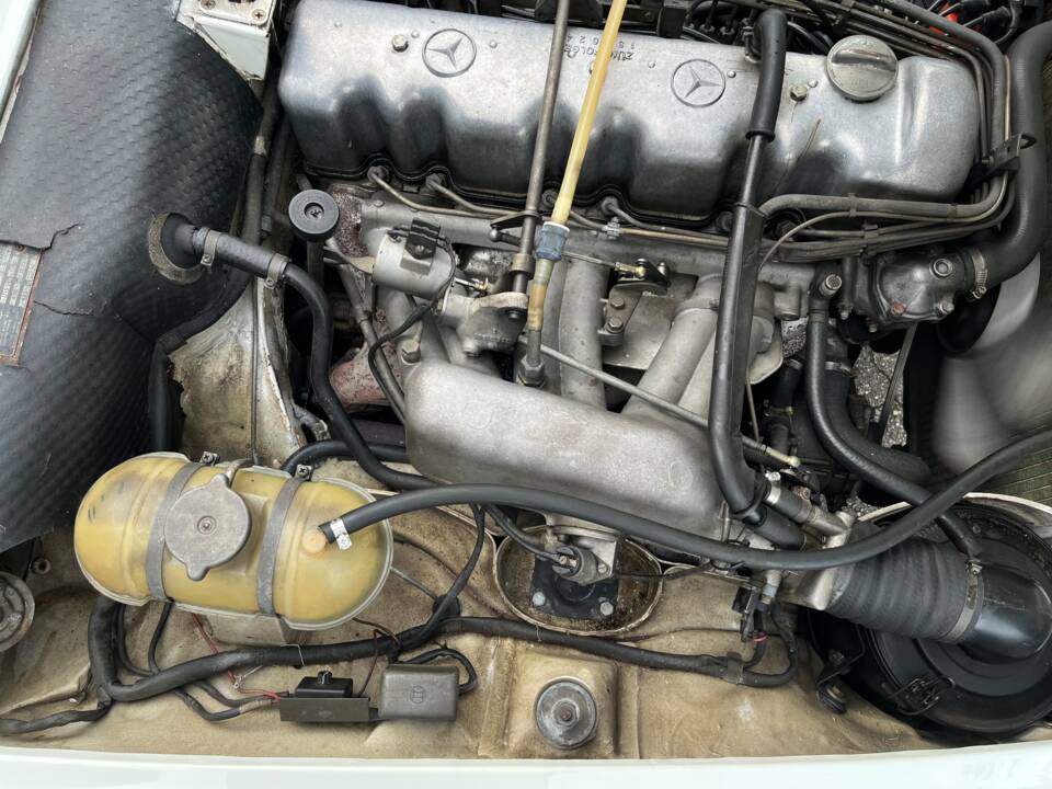 Image 65/100 of Mercedes-Benz 280 SL (1970)