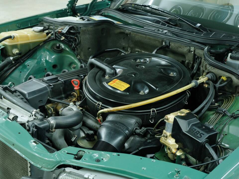 Bild 17/50 von Mercedes-Benz 260 SE (1990)