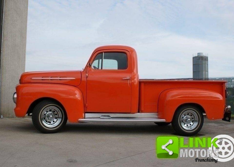 Image 3/10 of Ford F-1 (1951)