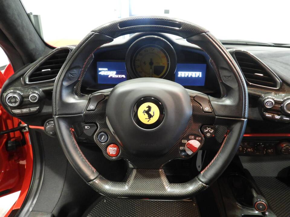Image 6/15 de Ferrari 488 Pista (2019)