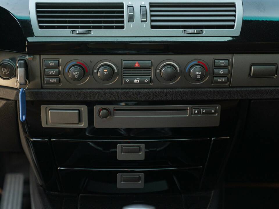 Image 38/50 de BMW 745Li (2001)