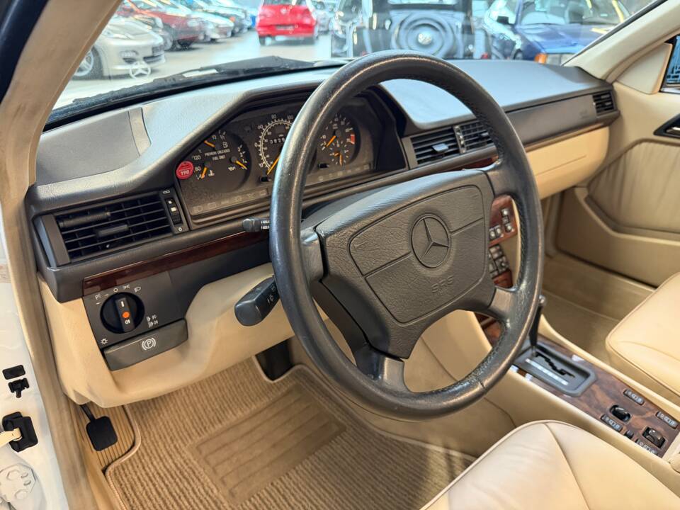 Bild 16/34 von Mercedes-Benz E 320 (1996)