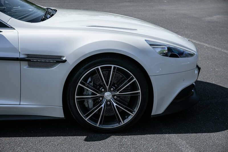 Image 45/50 of Aston Martin Vanquish Volante (2014)