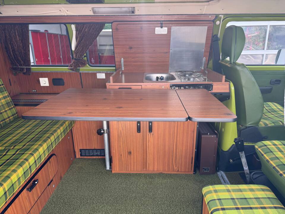 Image 81/100 of Volkswagen T2b Westfalia (1979)
