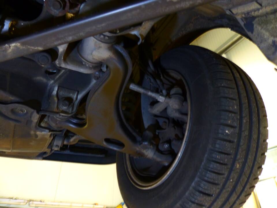 Image 35/83 de Mercedes-Benz E 220 (1996)