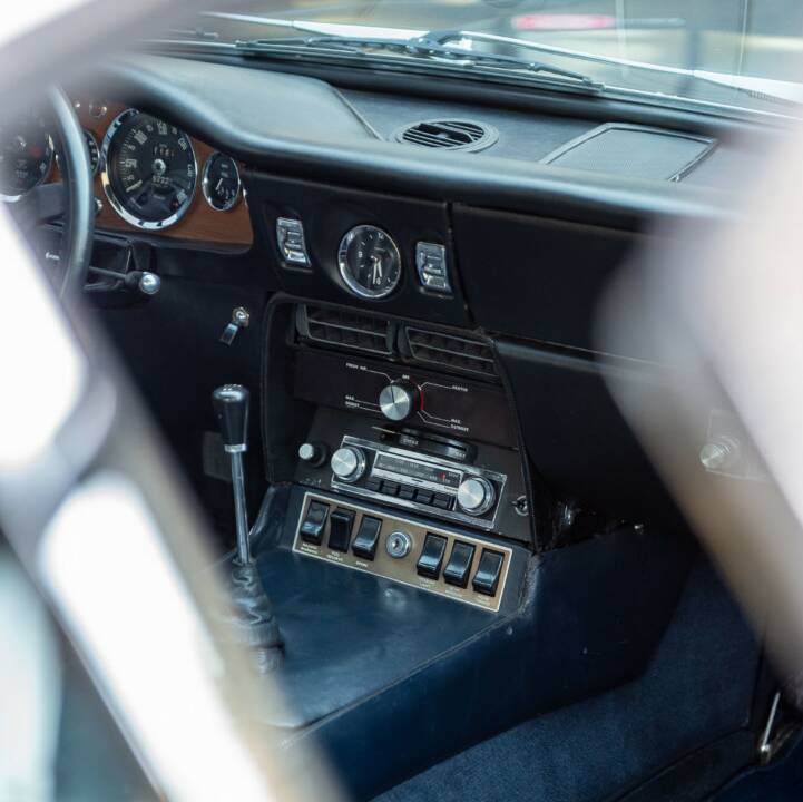 Image 36/50 de Aston Martin DBS Vantage (1969)