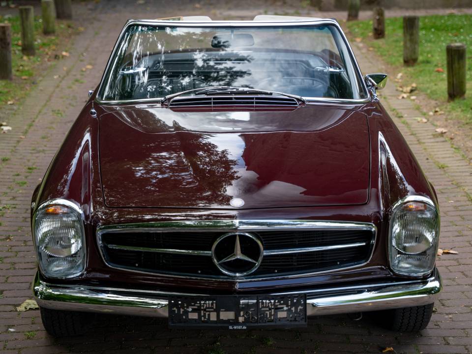 Image 51/59 of Mercedes-Benz 280 SL (1971)