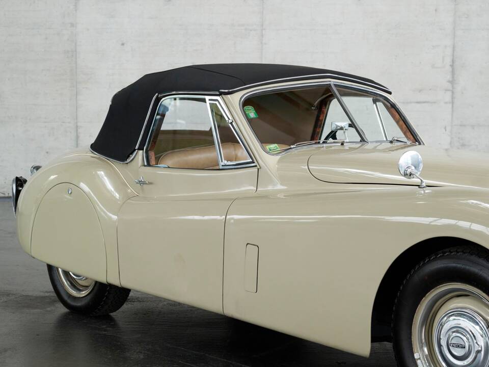 Image 21/50 de Jaguar XK 120 DHC (1953)
