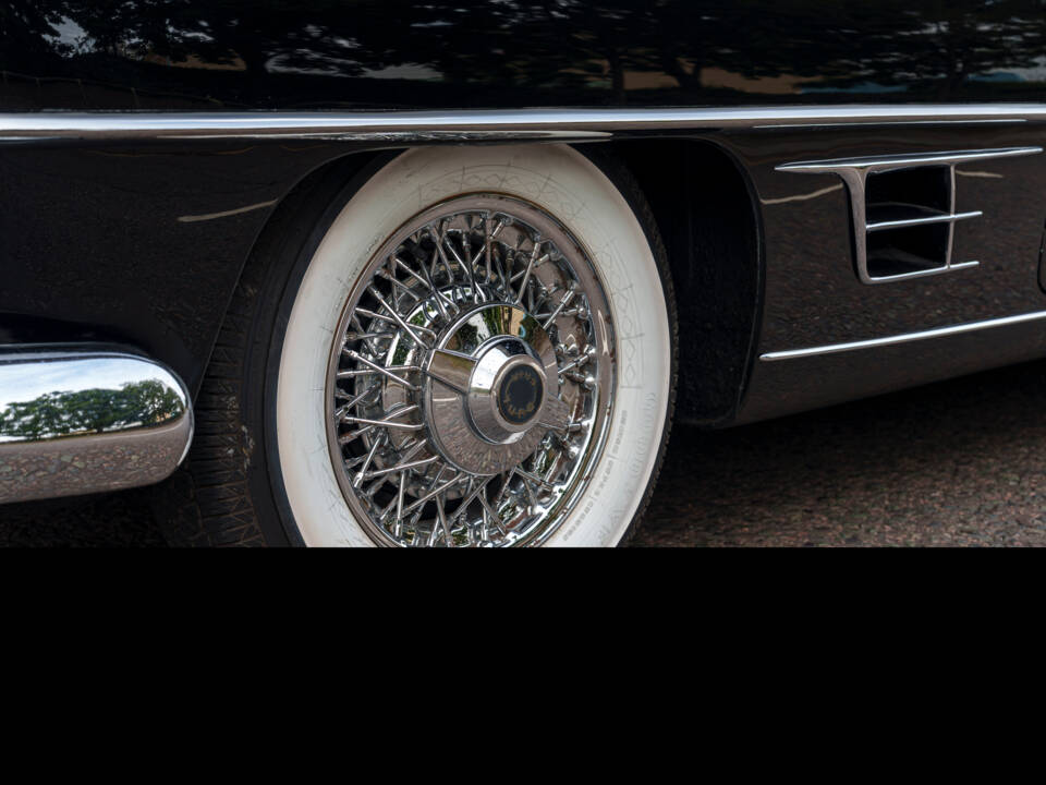 Image 10/28 of Dual-Ghia Convertible (1957)