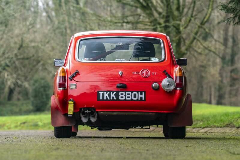 Image 7/10 of MG MGC GT (1969)