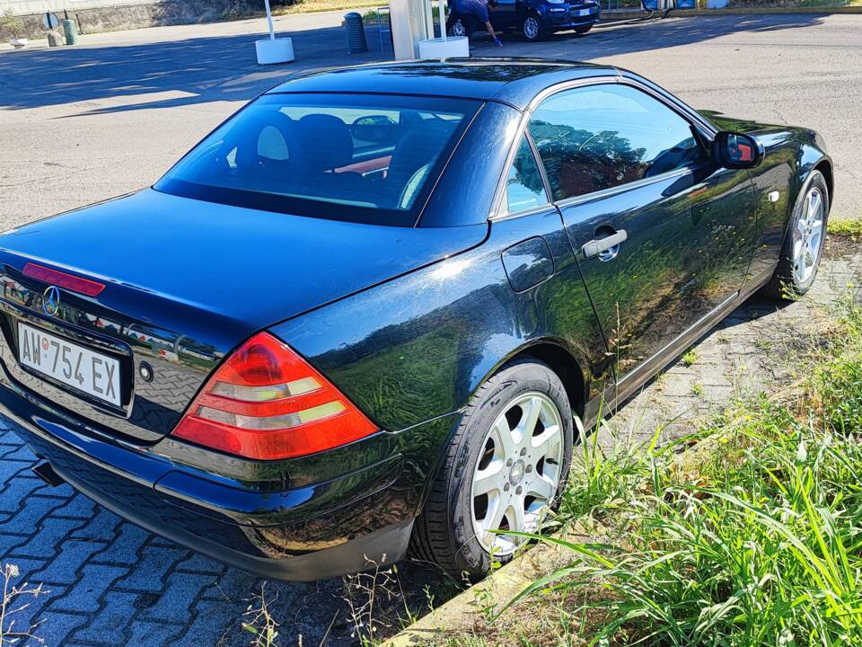 Image 3/4 of Mercedes-Benz SLK 200 (1998)