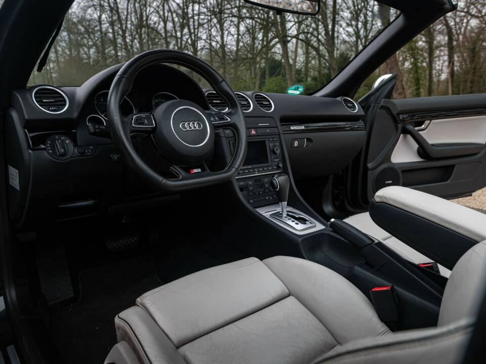 Image 19/39 of Audi S4 (2006)