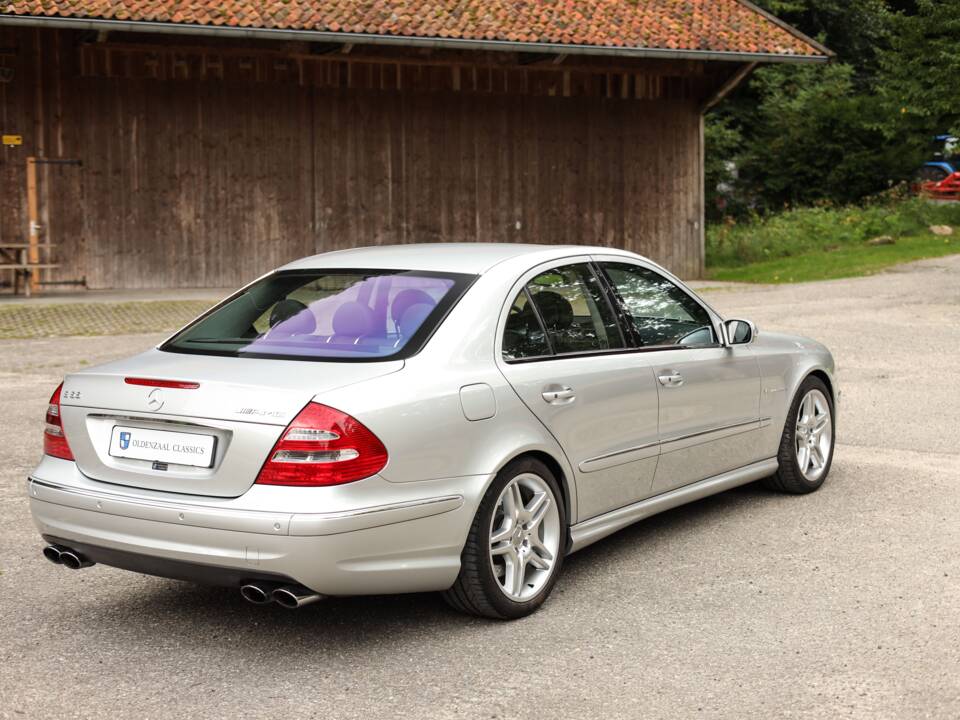 Image 4/72 of Mercedes-Benz E 55 AMG (2002)