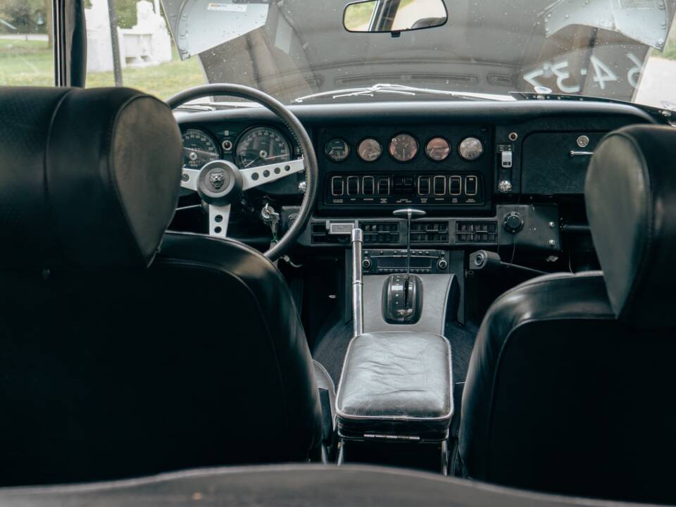Bild 59/81 von Jaguar E-Type V12 (2+2) (1971)