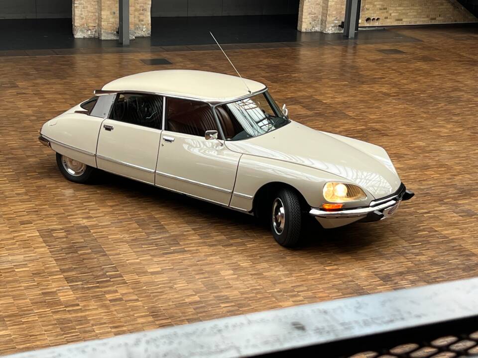 Image 5/25 of Citroën DS 20 Pallas (1972)