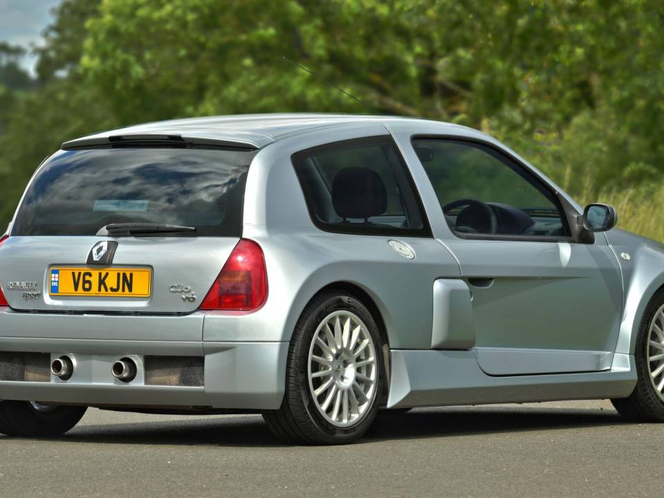 Image 15/50 of Renault Clio II V6 (1900)