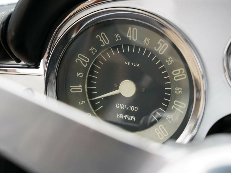 Image 26/50 of Ferrari 250 GT/E (1964)