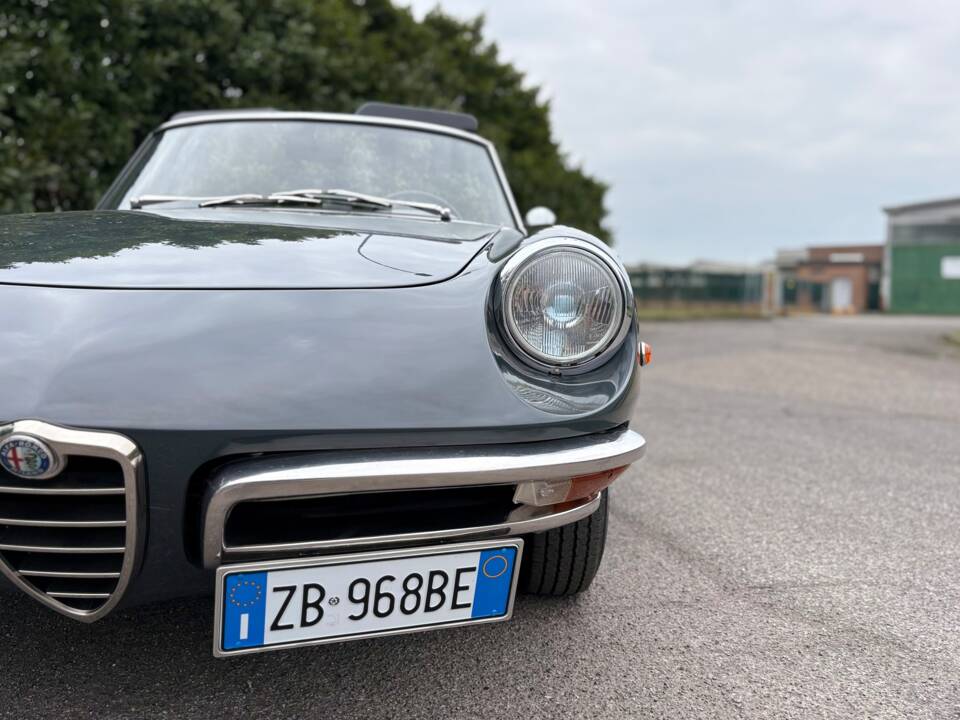 Imagen 25/32 de Alfa Romeo 1750 Spider (1970)