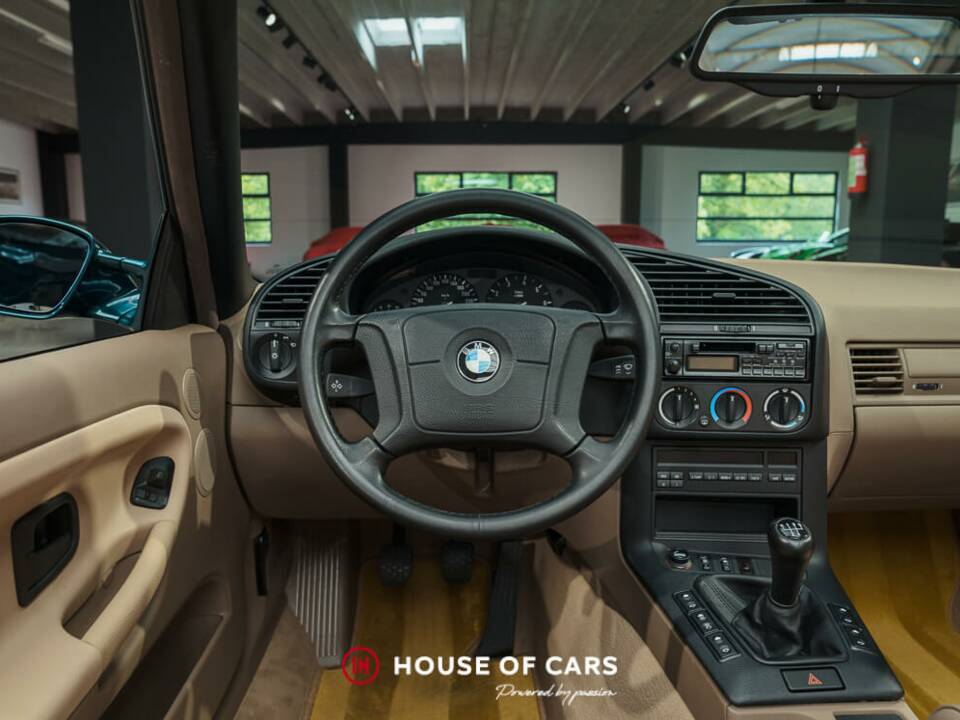 Immagine 16/24 di BMW 320i (1995)